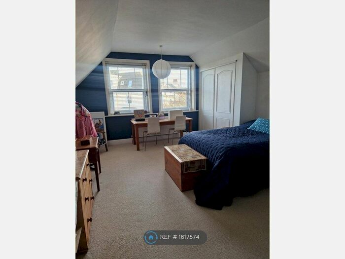 2 Bedroom Flat To Rent In Trinity Gardens, Folkestone, CT20