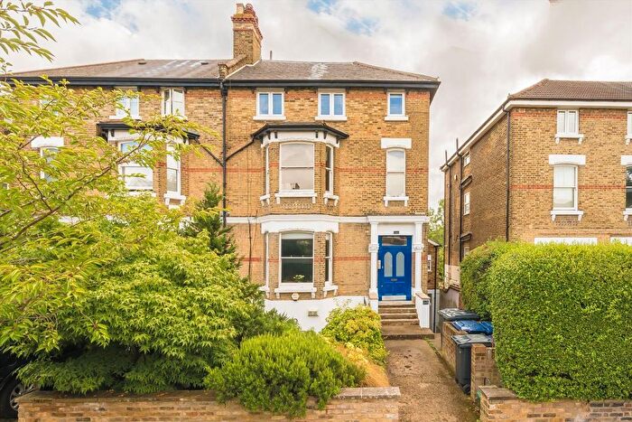 2 Bedroom Flat To Rent In Cumberland Park, Acton, W3