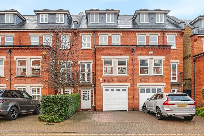 4 Bedroom Terraced House For Sale In Walsingham Place, SW4