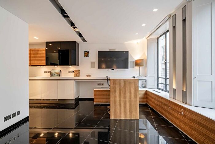 2 Bedroom Flat To Rent In Catherine Wheel Yard, London, SW1A