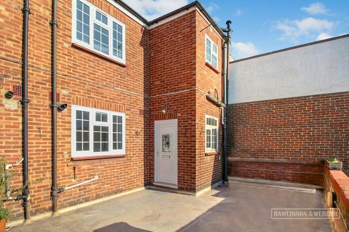 3 Bedroom Maisonette To Rent In Walton Road, East Molesey KT8