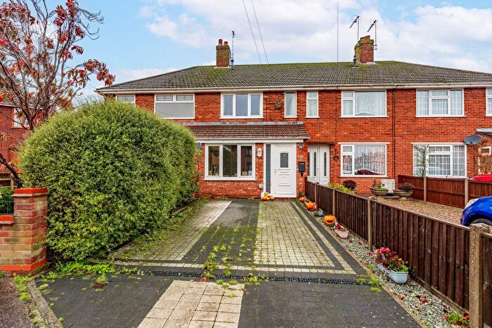 3 Bedroom Terraced House For Sale In Lynton Gardens, Lowestoft, NR32