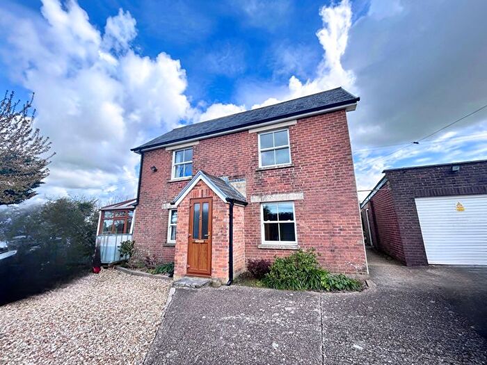 3 Bedroom Detached House For Sale In Long Lane, Newport, PO30