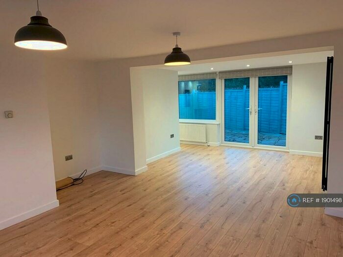2 Bedroom Semi-Detached House To Rent In Monks Close, London, SE2