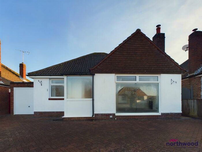 3 Bedroom Bungalow To Rent In Courtland Road, Polegate, Eastbourne, BN26