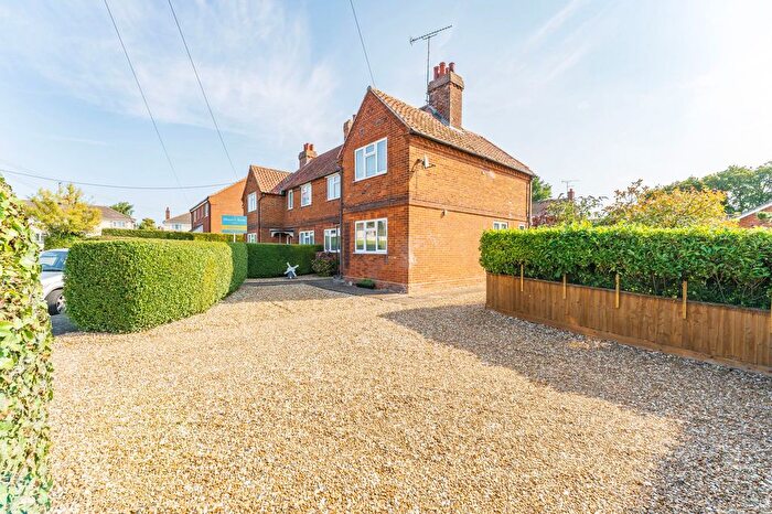 3 Bedroom Semi-Detached House For Sale In Greenway Close, Fakenham, NR21