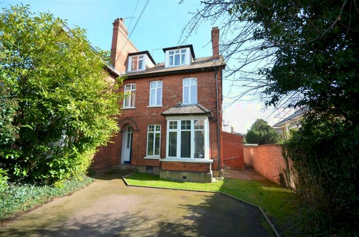 Flat To Rent In Market Place, N2