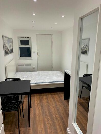 Studio To Rent In Derby Road, Hounslow, TW3