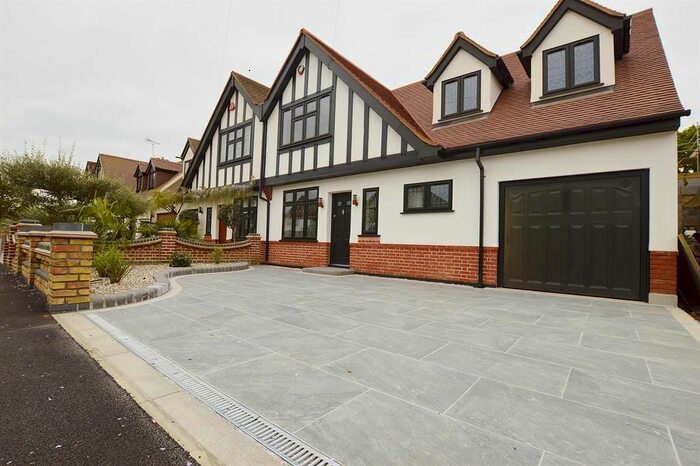4 Bedroom Semi-Detached House To Rent In Leasway, Upminster, Essex, RM14