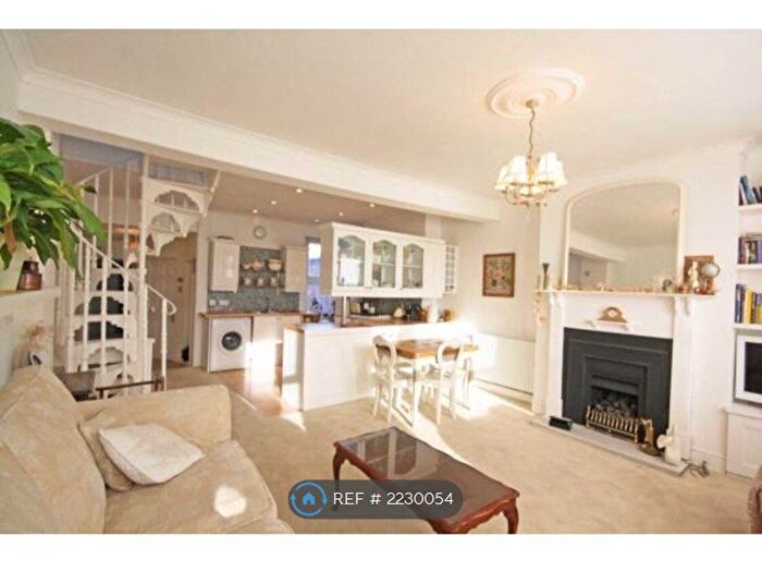 2 Bedroom Maisonette To Rent In Carlyle Road, London, W5
