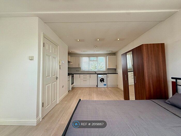 Studio To Rent In Watford Way, London, NW4
