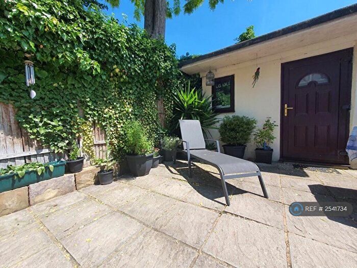 2 Bedroom Flat To Rent In Albion Road, London, N16