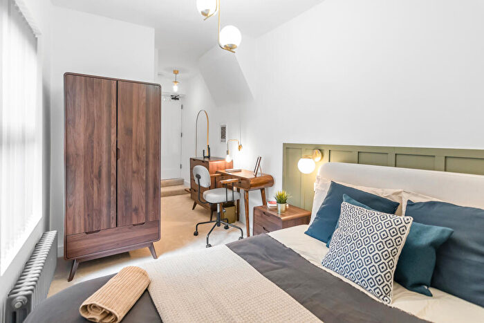 1 Bedroom Terraced House To Rent In Hitchin Road, Luton, Bedfordshire, LU2