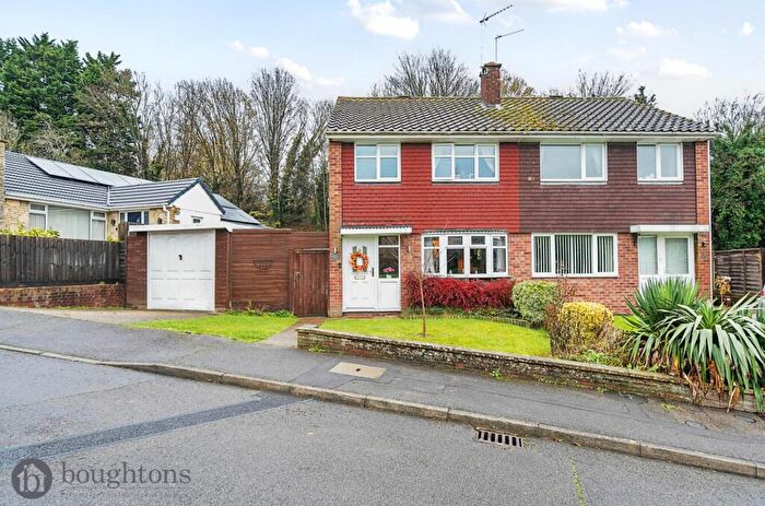 3 Bedroom Semi-Detached House For Sale In Valley Road, Brackley, NN13