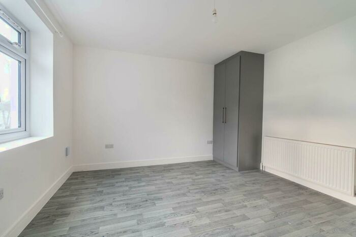 Studio To Rent In Headstone Gardens, Harrow, HA2
