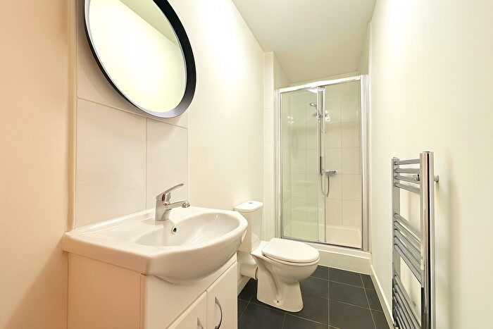 1 Bedroom Flat To Rent In Rounhay Road, Leeds, LS8