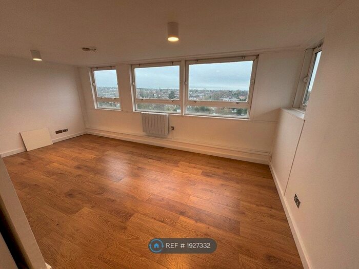 Studio To Rent In Grange Vale, Sutton, SM2