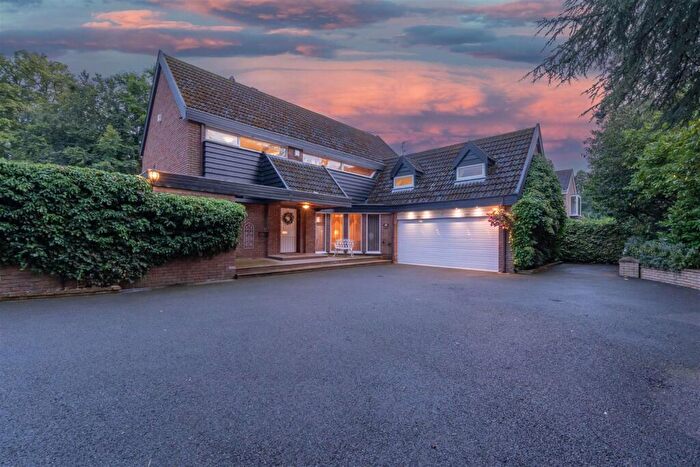 3 Bedroom Detached House For Sale In Redlake Road, Stourbridge, DY9