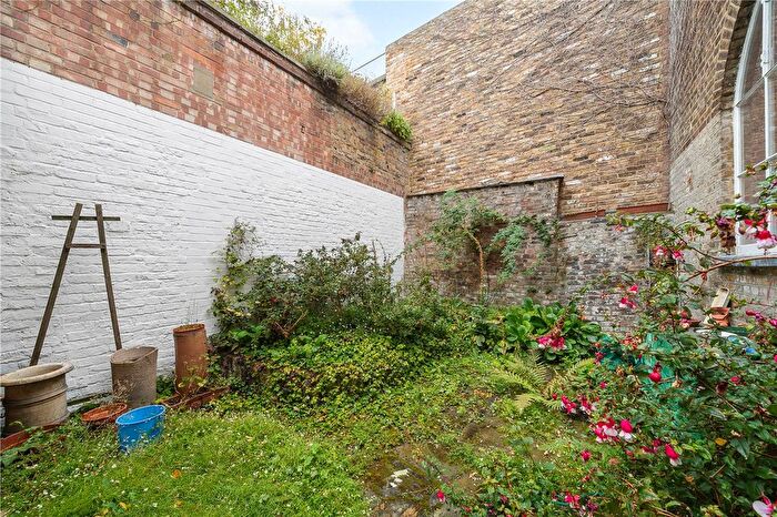 3 Bedroom Terraced House For Sale In Hillgate Street, Kensington, London, W8