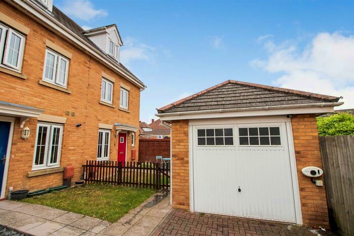 3 Bedroom Semi-Detached House To Rent In Sartoris Close, Warsash, SO31