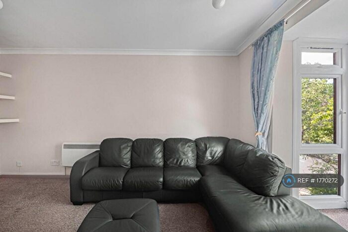 1 Bedroom Flat To Rent In Dulwich Wood Avenue, London, SE19