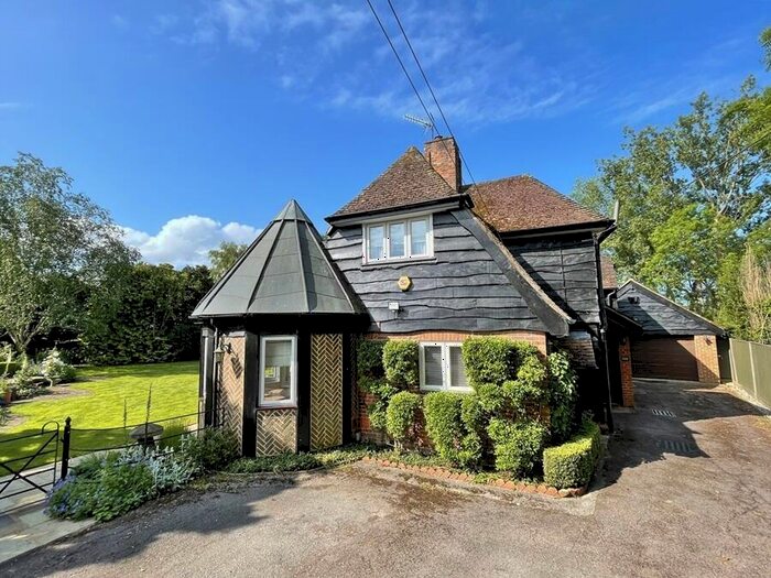3 Bedroom Detached House For Sale In Paley Street, SL6