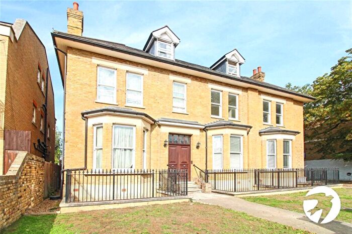 2 Bedroom Flat To Rent In Darnley Road, Gravesend, Kent, DA11