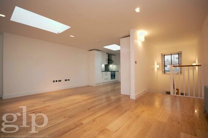 2 Bedroom Flat To Rent In Catherine Street, Covent Garden WC2B