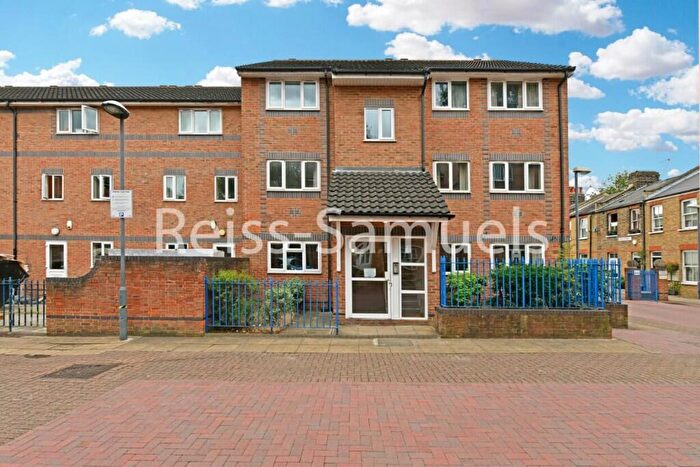 3 Bedroom Apartment To Rent In Ambassador Square, Canary Wharf, London, E14