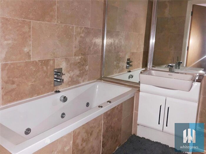 2 Bedroom Apartment To Rent In Britannia Buildings, St Peters Street, Huddersfield, HD1