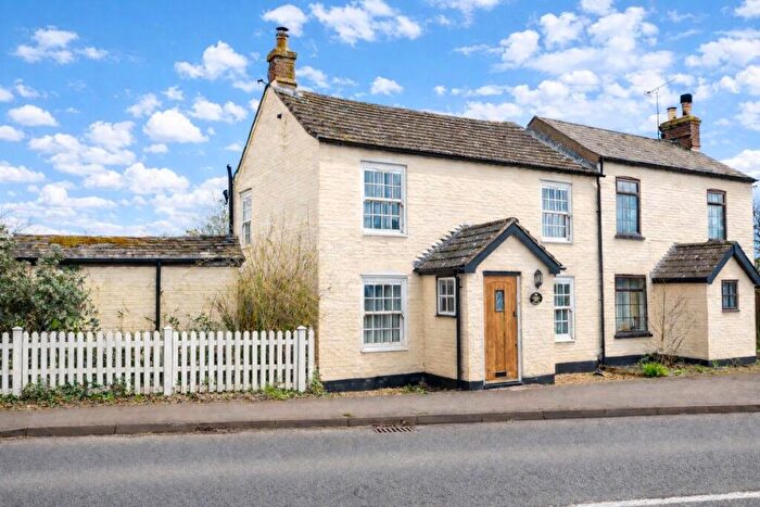 4 Bedroom Semi Detached House For Sale In Leighton Road, Great Billington, Leighton Buzzard, LU7