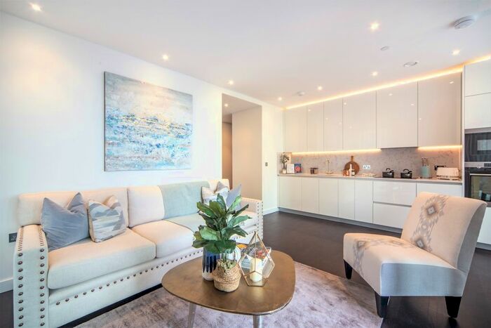 2 Bedroom Flat To Rent In Charles Clowes Walk, London, SW11