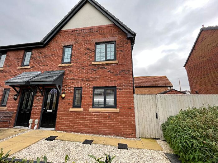 3 Bedroom Semi Detached House To Rent In Coppice View, Hull, HU3