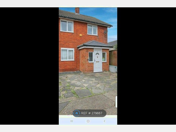 3 Bedroom Semi-Detached House To Rent In Spenders Close, Basildon, SS14