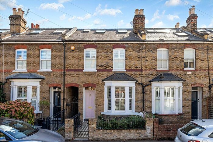 3 Bedroom Link Detached House For Sale In Heathfield North, Twickenham, TW2