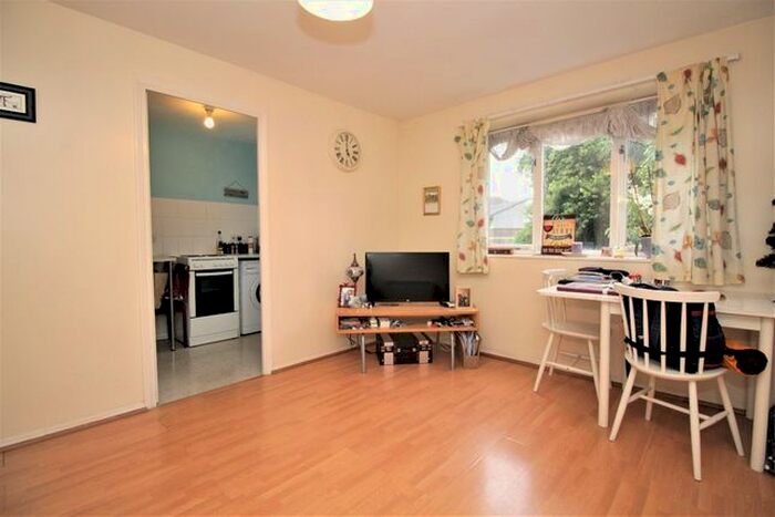 1 Bedroom Flat To Rent In Telegraph Place, London, E14