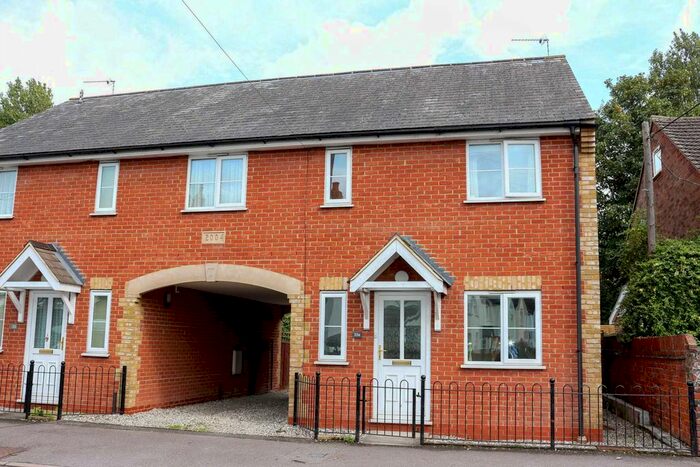 3 Bedroom Semi-Detached House To Rent In Croft Road, Wallingford, OX10