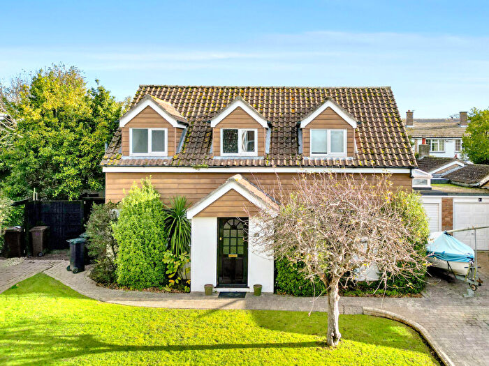 5 Bedroom Detached House For Sale In Locksash Close, Chichester, PO20