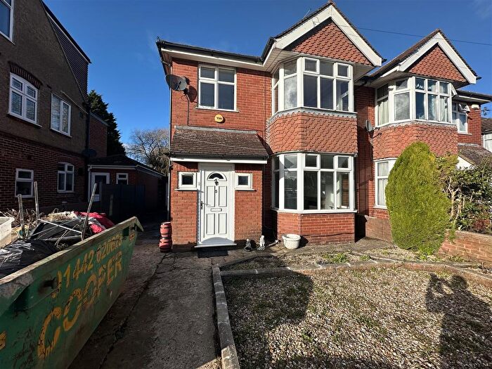 3 Bedroom Semi-Detached House To Rent In Barnfield Avenue, Luton, LU2
