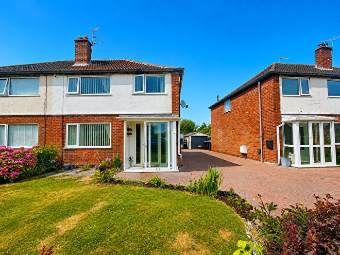 3 Bedroom Semi-Detached House For Sale In Beverly Close, Thornton, FY5