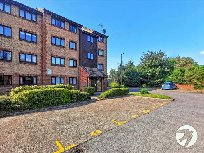 2 Bedroom Flat To Rent In Cricketers Close, Erith, DA8