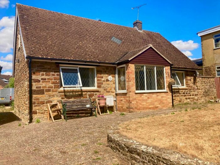 2 Bedroom Detached Bungalow To Rent In Richmond Street, Kings Sutton, OX17