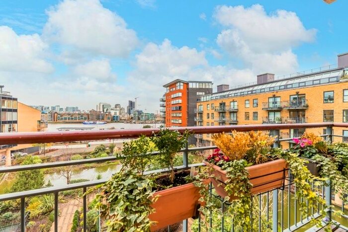 2 Bedroom Flat To Rent In Providence Square, Jacobs Island, London, SE1