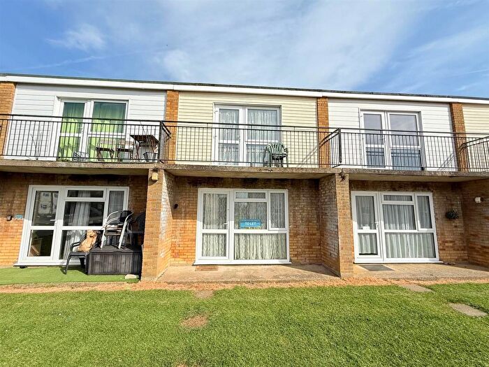 3 Bedroom Chalet For Sale In Newport Road, Hemsby, NR29