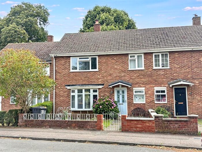 3 Bedroom Terraced House For Sale In The Spinney, Bedford, MK41