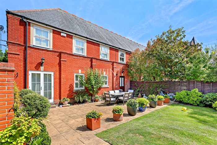 3 Bedroom Mews For Sale In Chapel Mews, Repton Park, Woodford Green, Essex, IG8