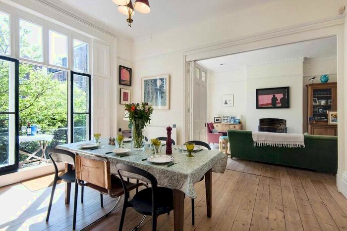 4 Bedroom Flat To Rent In Stanlake Villas, Shepherds Bush, London, W12