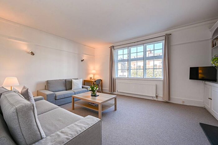 2 Bedroom Maisonette To Rent In Fulham Road, Parsons Green, London, SW6