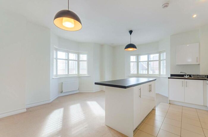 2 Bedroom Flat To Rent In Poplar Road, Hinchley Wood, Esher, KT10