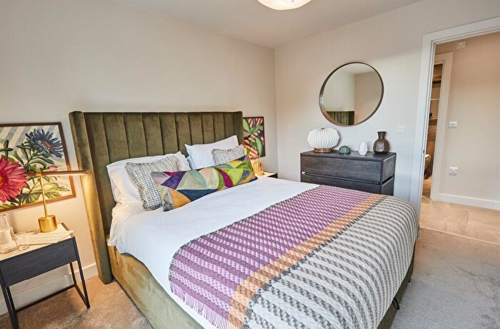 3 Bedroom Apartment To Rent In Rochdale Road, Manchester, Greater Manchester, M4